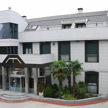 Hostal Los 5 Pinos Madrid Exterior photo